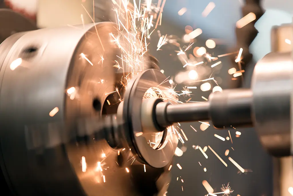 Drehmaschine bei der Metallbearbeitung