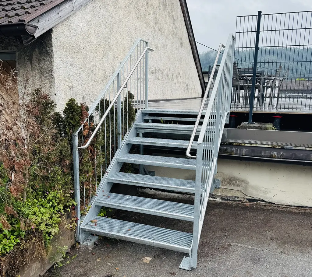 Metalltreppe im Außenbereich