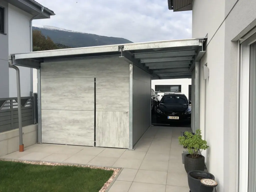 Carport mit Einhausung